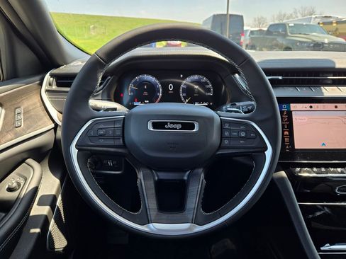 New 2026 Jeep Grand Cherokee L Limited AWD/4WD image 17