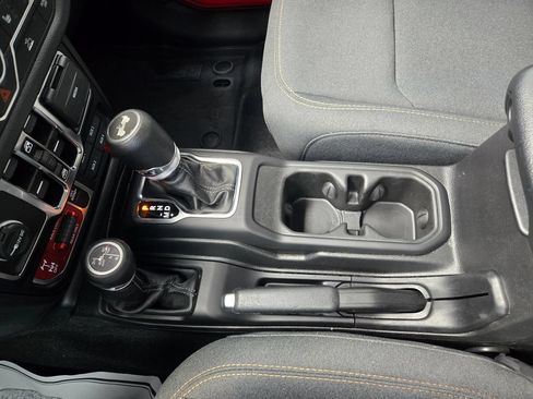 Used 2024 Jeep Wrangler Unlimited AWD/4WD image 28