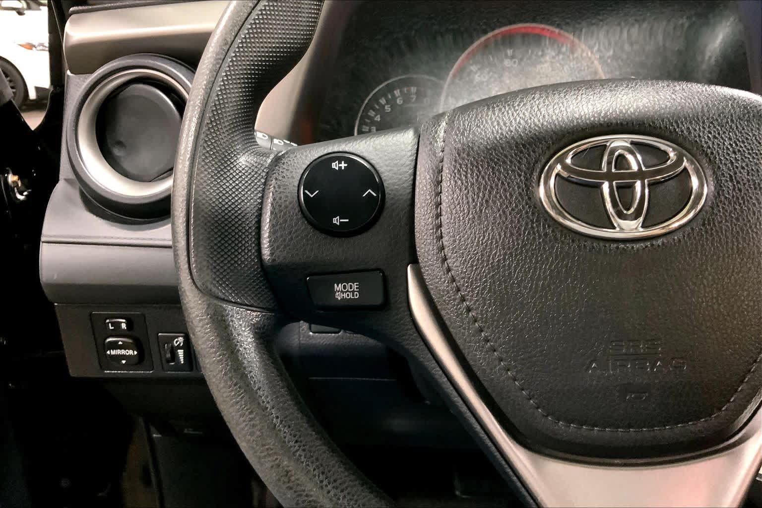 Used 2016 Toyota RAV4 LE AWD/4WD image 24