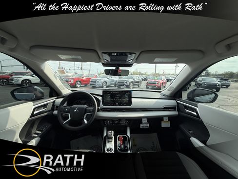 New 2026 Mitsubishi Outlander SE image 19