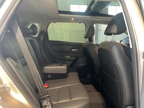 Used 2024 Nissan Rogue SL w/ SL Premium Package image 27