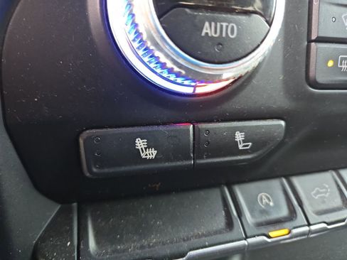 Used 2020 GMC Sierra 1500 SLE w/ SLE Value Package image 22