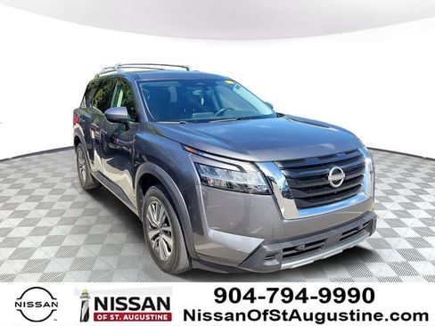 Used 2023 Nissan Pathfinder SL image 1