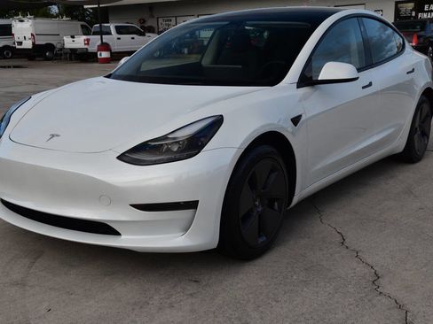 Used 2023 Tesla Model 3 Standard Range image 3