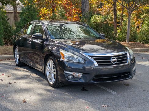 Used 2015 Nissan Altima 3.5 SL image 2