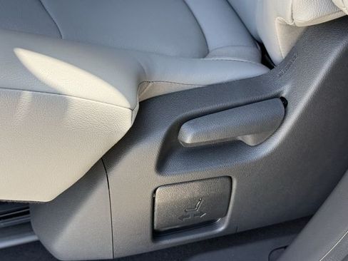 New 2026 Toyota Sienna XLE FWD image 30