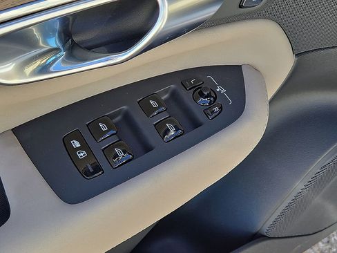 New 2026 Volvo XC90 B5 Core image 21