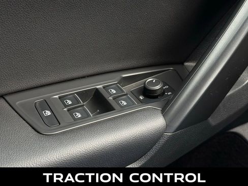 Used 2021 Volkswagen Tiguan SE image 18