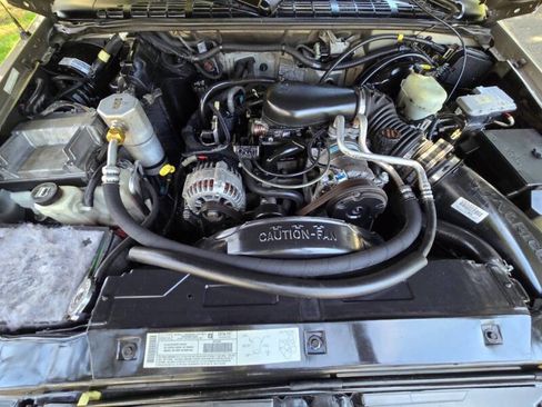 Used 2003 Chevrolet S10 Pickup LS image 16