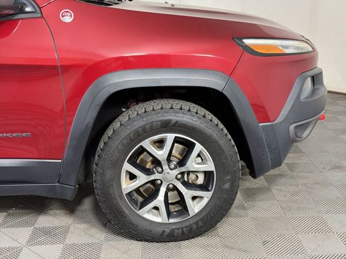 Used 2016 Jeep Cherokee Trailhawk w/ Cold Weather Group AWD/4WD image 12