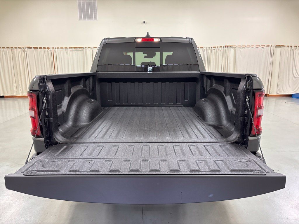 New 2027 RAM 1500 Express AWD/4WD image 9