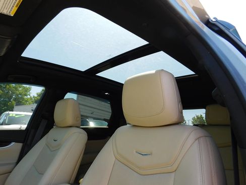 Used 2019 Cadillac XT5 Luxury AWD/4WD image 17
