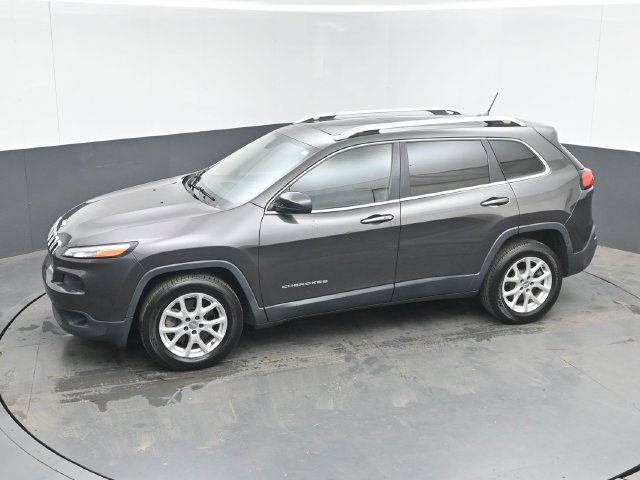 Used 2015 Jeep Cherokee Latitude w/ Comfort/Convenience Group FWD image 34