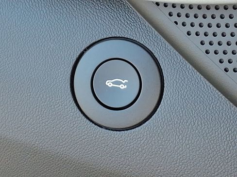 Used 2018 Chevrolet Camaro SS image 25