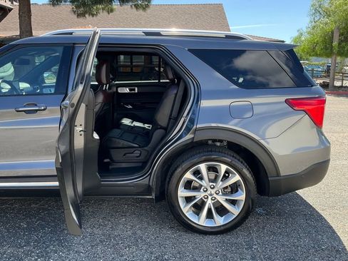Used 2021 Ford Explorer Platinum w/ Equipment Group 601A AWD/4WD image 27
