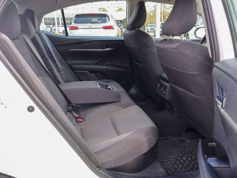 Used 2025 Toyota Camry LE w/ Convenience Package image 10