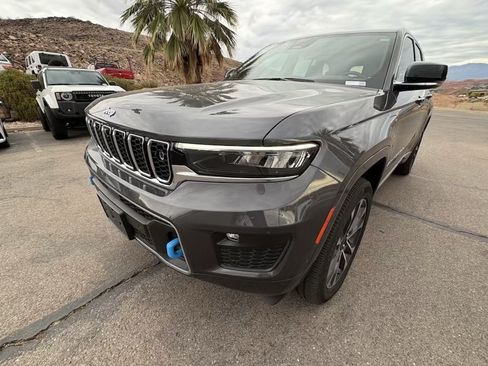 Used 2023 Jeep Grand Cherokee Overland w/ Advanced Protech Group III AWD/4WD image 1