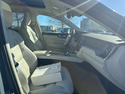 Certified 2023 Volvo XC60 B5 Core w/ Protection Package Premier image 9