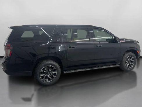 Used 2021 Chevrolet Suburban Z71 w/ Z71 Signature Package AWD/4WD image 11