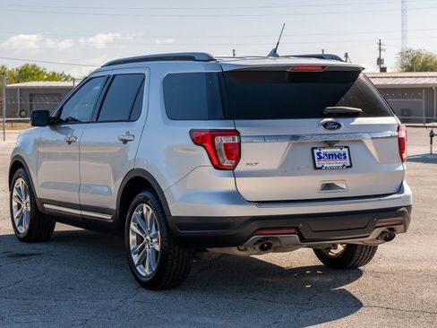 Used 2018 Ford Explorer XLT w/ Equipment Group 202A image 5