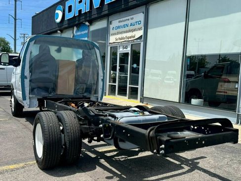 Used 2024 Ford E-350 and Econoline 350 Super Duty w/ Driver's Safety Package RWD image 24