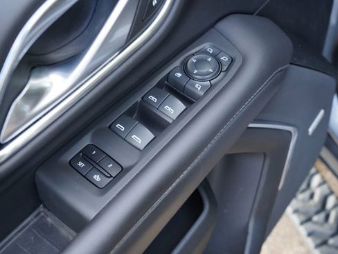 Used 2022 Chevrolet Tahoe Z71 w/ Off-Road Capability Package image 18