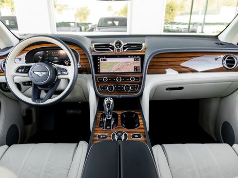 Used 2023 Bentley Bentayga Extended Wheelbase image 4