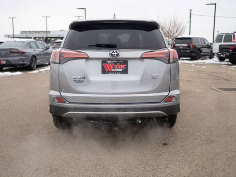 Used 2018 Toyota RAV4 XLE image 19