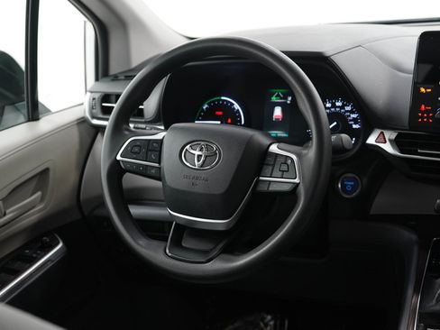 Used 2021 Toyota Sienna LE AWD/4WD image 15