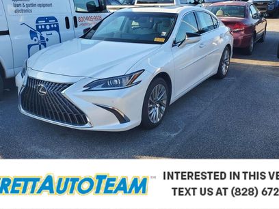 Used 2022 Lexus ES 350 Ultra Luxury w/ Accessory Package 2