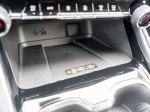 Used 2025 Chevrolet Traverse High Country image 33