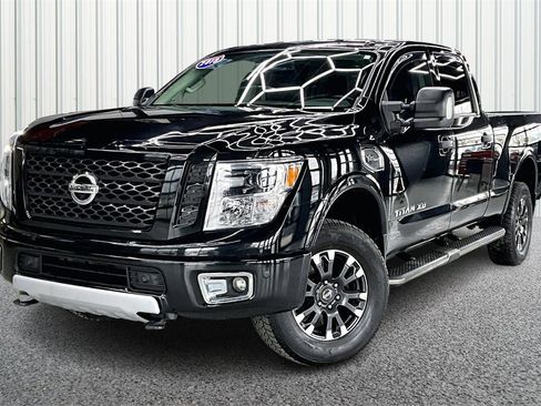 Used 2018 Nissan Titan PRO-4X image 3