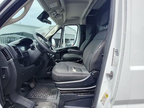 Used 2025 RAM ProMaster 2500 w/ U-Haul Equipment Group FWD image 15