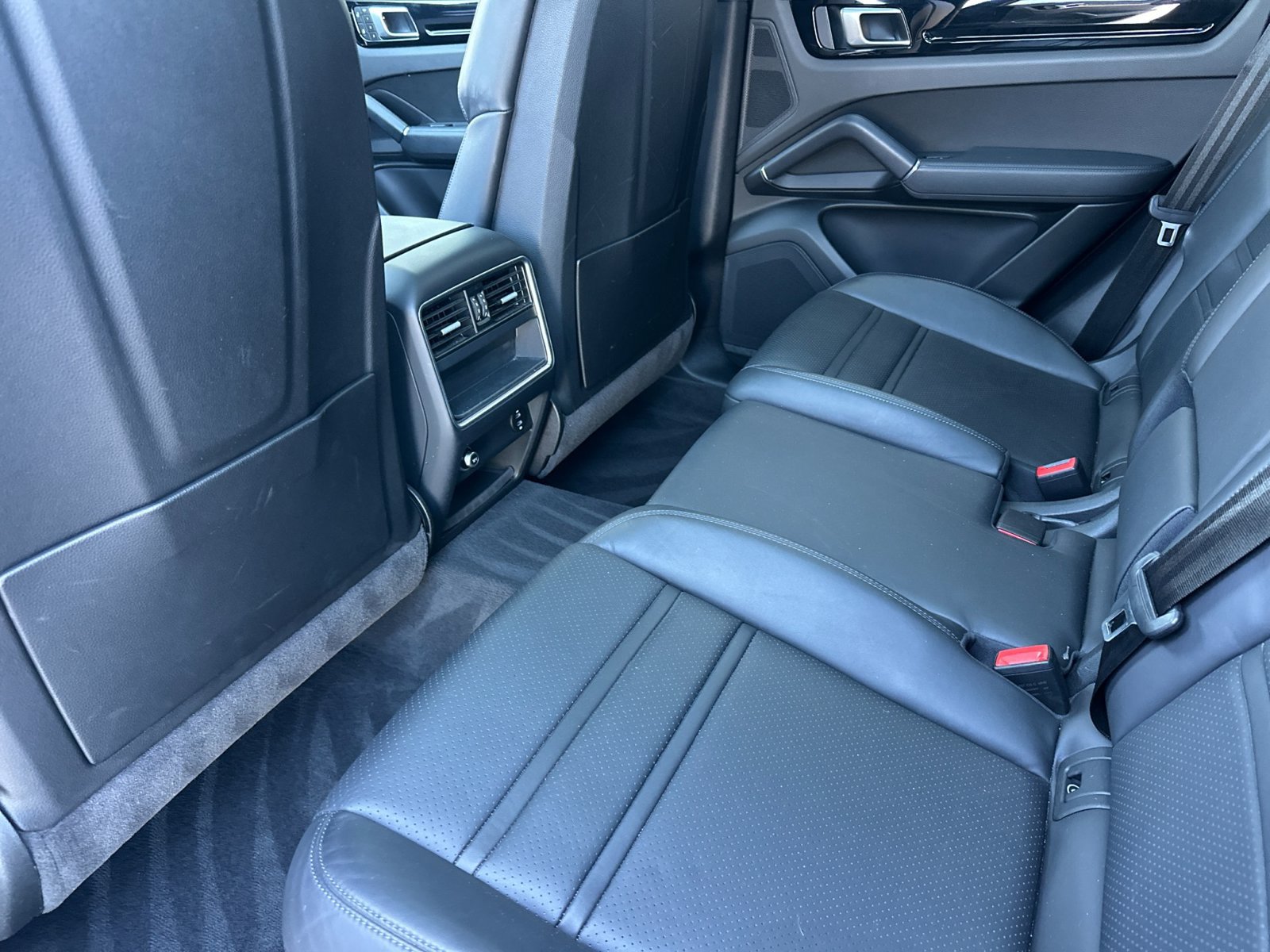 Used 2023 Porsche Cayenne AWD/4WD image 21