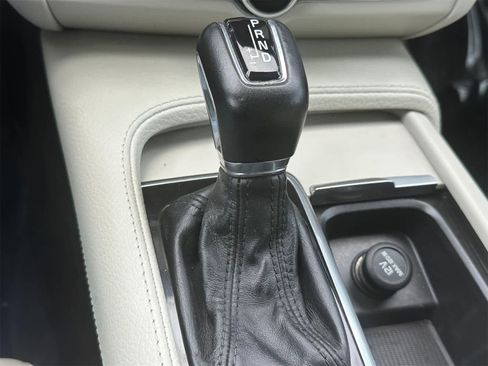 Used 2017 Volvo S90 T5 Momentum w/ Vision Package image 23