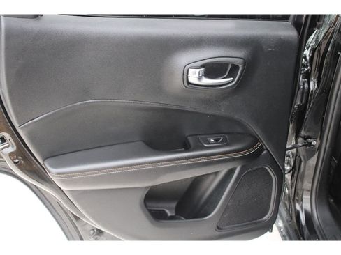 Used 2018 Jeep Compass Latitude w/ Cold Weather Group image 30