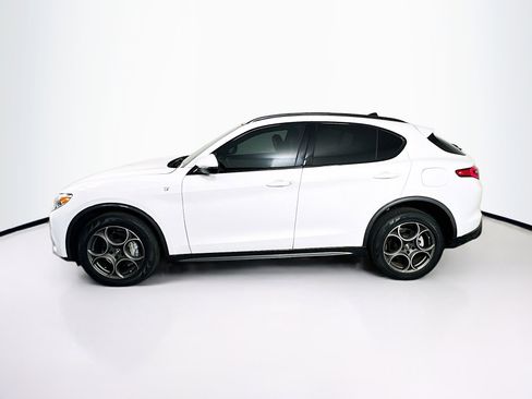 Used 2022 Alfa Romeo Stelvio Ti image 4