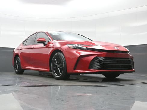 Used 2025 Toyota Camry LE FWD image 26
