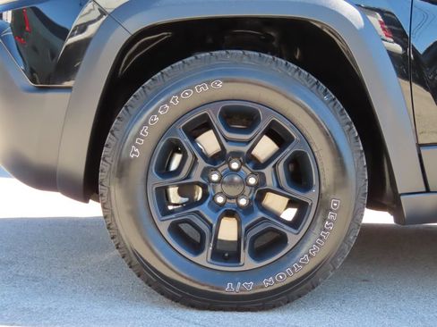 Used 2021 Jeep Cherokee Trailhawk w/ Trailer Tow Group AWD/4WD image 15