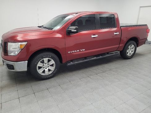 Used 2019 Nissan Titan SV RWD image 2