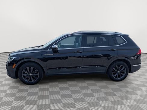 Used 2023 Volkswagen Tiguan SE w/ Panoramic Sunroof Package AWD/4WD image 2