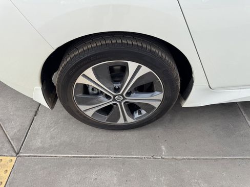 Used 2021 Nissan Leaf SV w/ SV Technology Package image 15