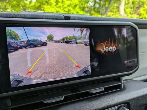 Used 2024 Jeep Gladiator Sport AWD/4WD image 22