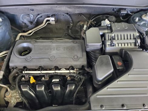 Used 2011 Hyundai Santa Fe GLS image 4