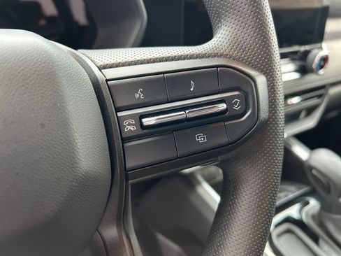 Used 2025 Chevrolet Colorado W/T image 18