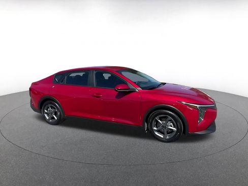 Used 2025 Kia K4 LXS image 2