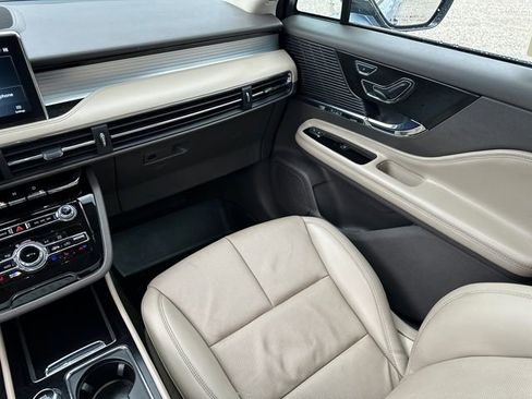 Used 2022 Lincoln Corsair AWD w/ Premium Package image 23