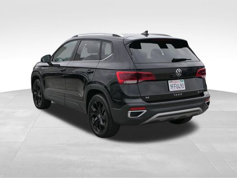 Used 2023 Volkswagen Taos SE w/ Panoramic Sunroof Package AWD/4WD image 6