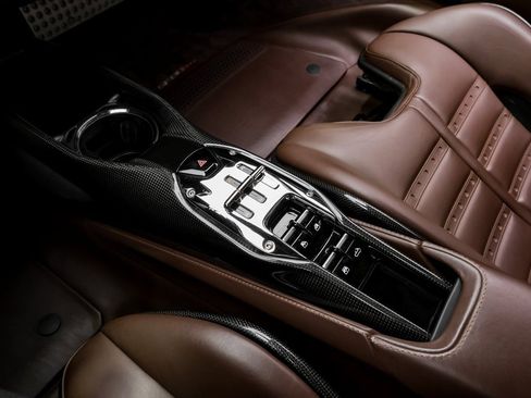 Used 2022 Ferrari SF90 Spider image 27