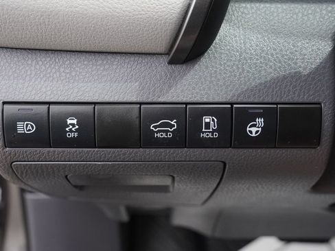 Used 2022 Toyota Camry SE w/ Cold Weather Package FWD image 18